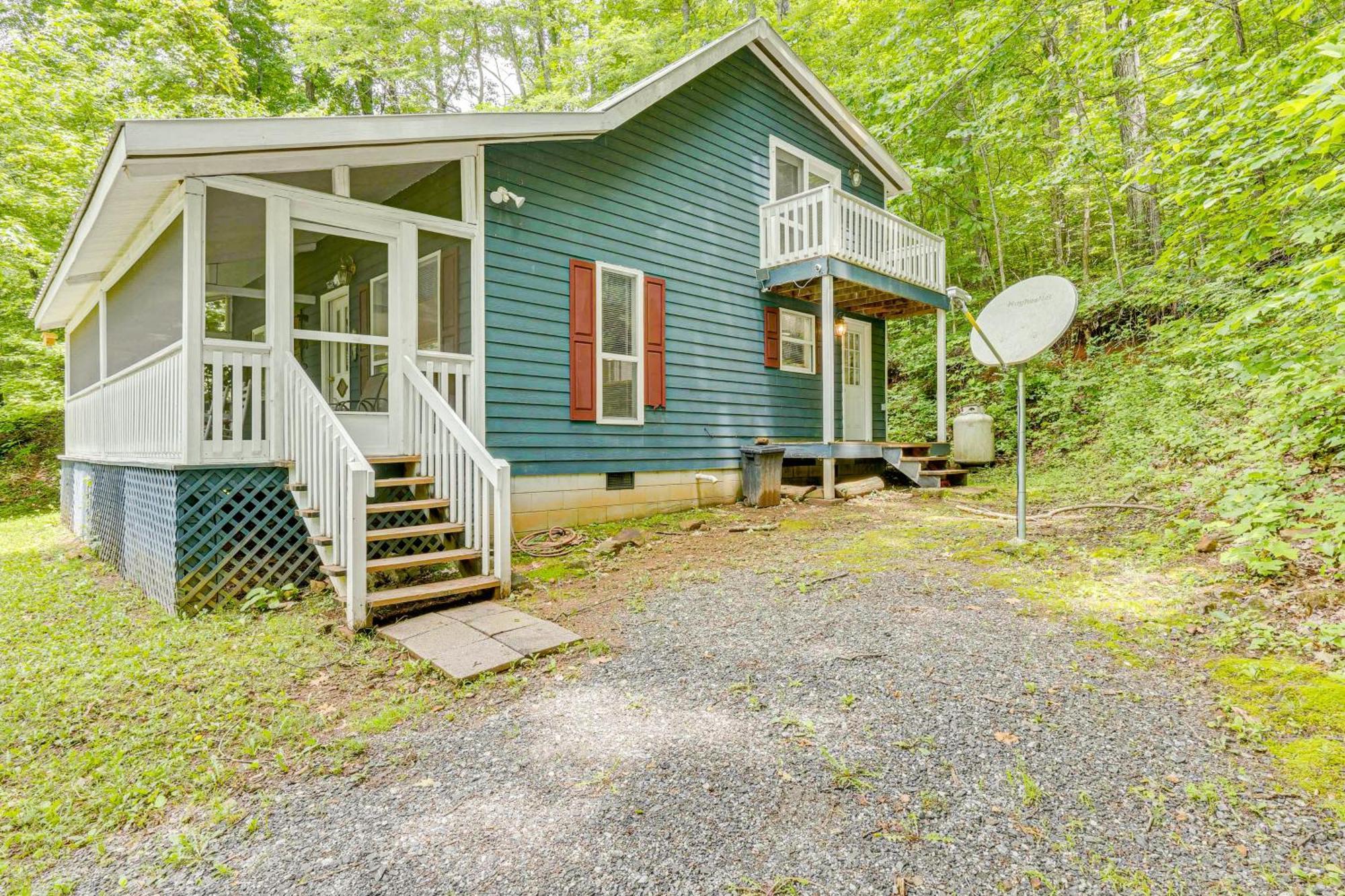 Secluded Cabin With Porch - 7 Miles To Lake Chatuge! Hayesville Luaran gambar