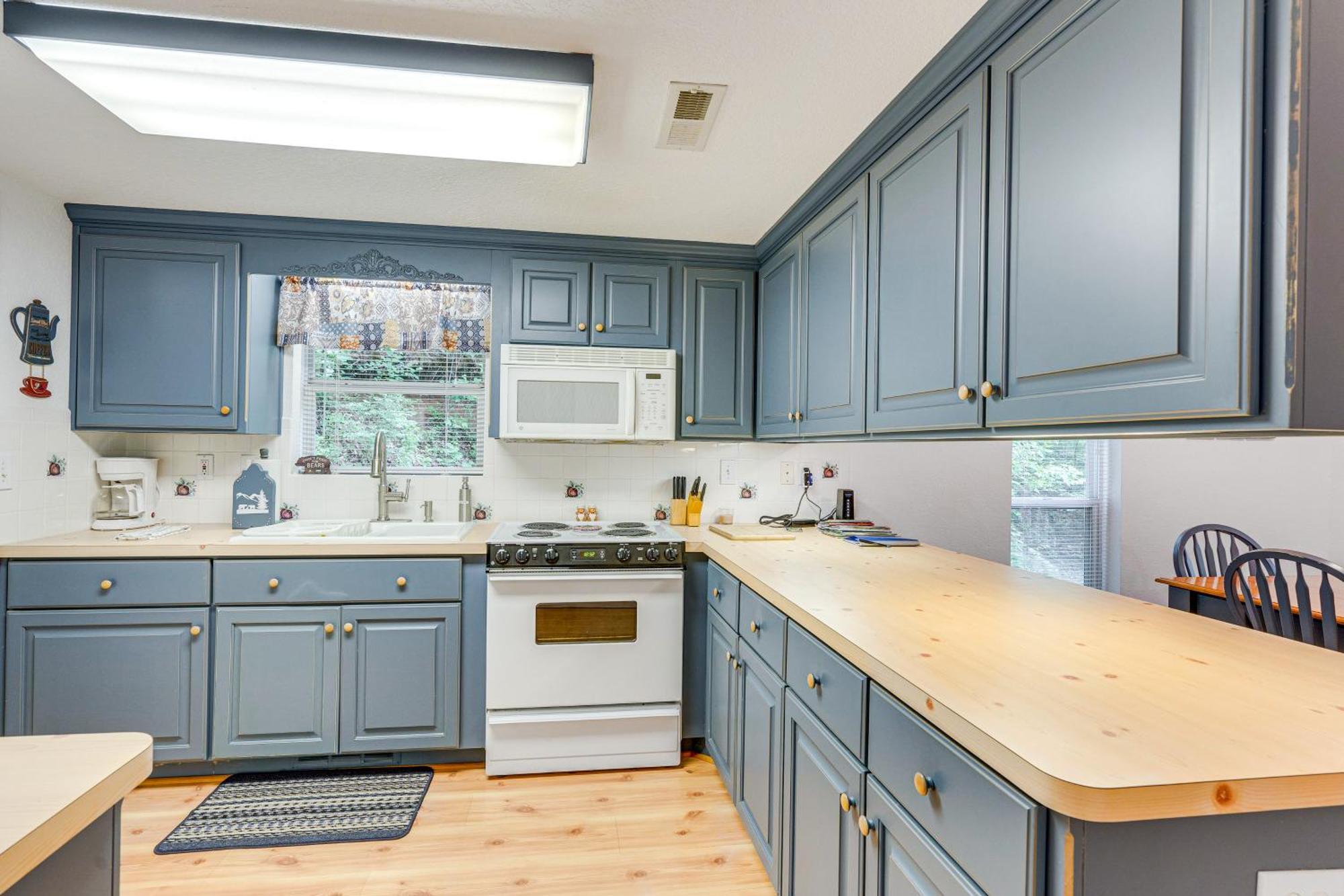 Secluded Cabin With Porch - 7 Miles To Lake Chatuge! Hayesville Luaran gambar