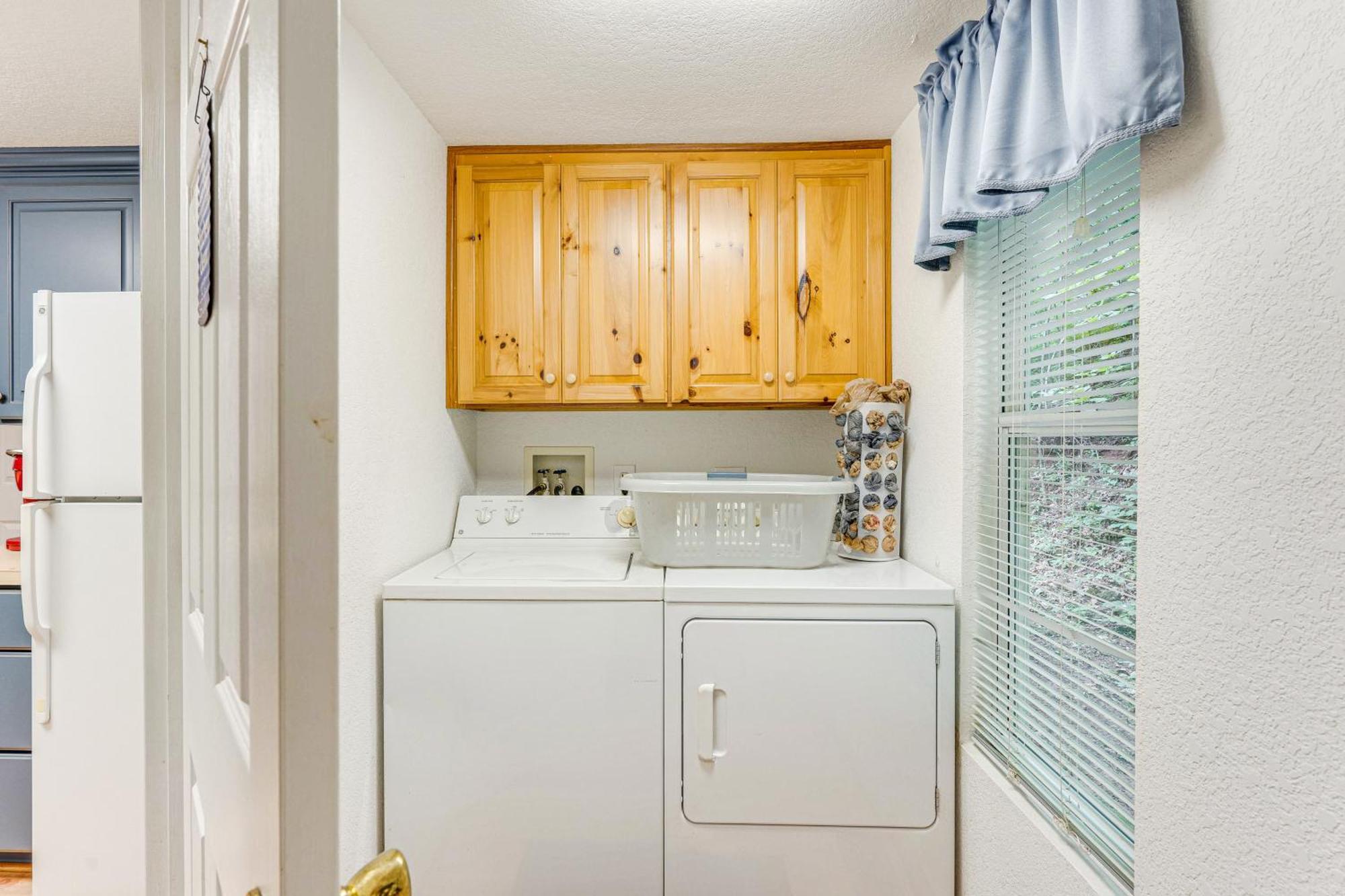 Secluded Cabin With Porch - 7 Miles To Lake Chatuge! Hayesville Luaran gambar