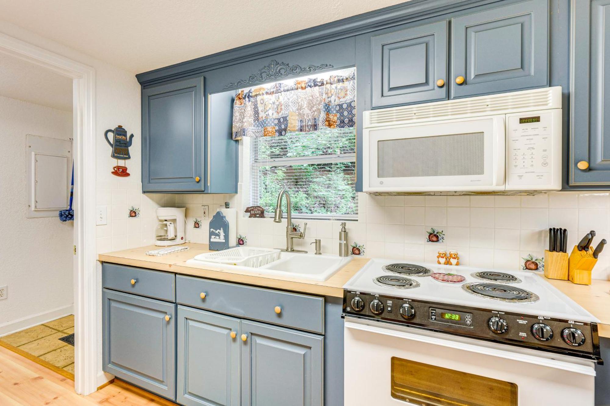 Secluded Cabin With Porch - 7 Miles To Lake Chatuge! Hayesville Luaran gambar