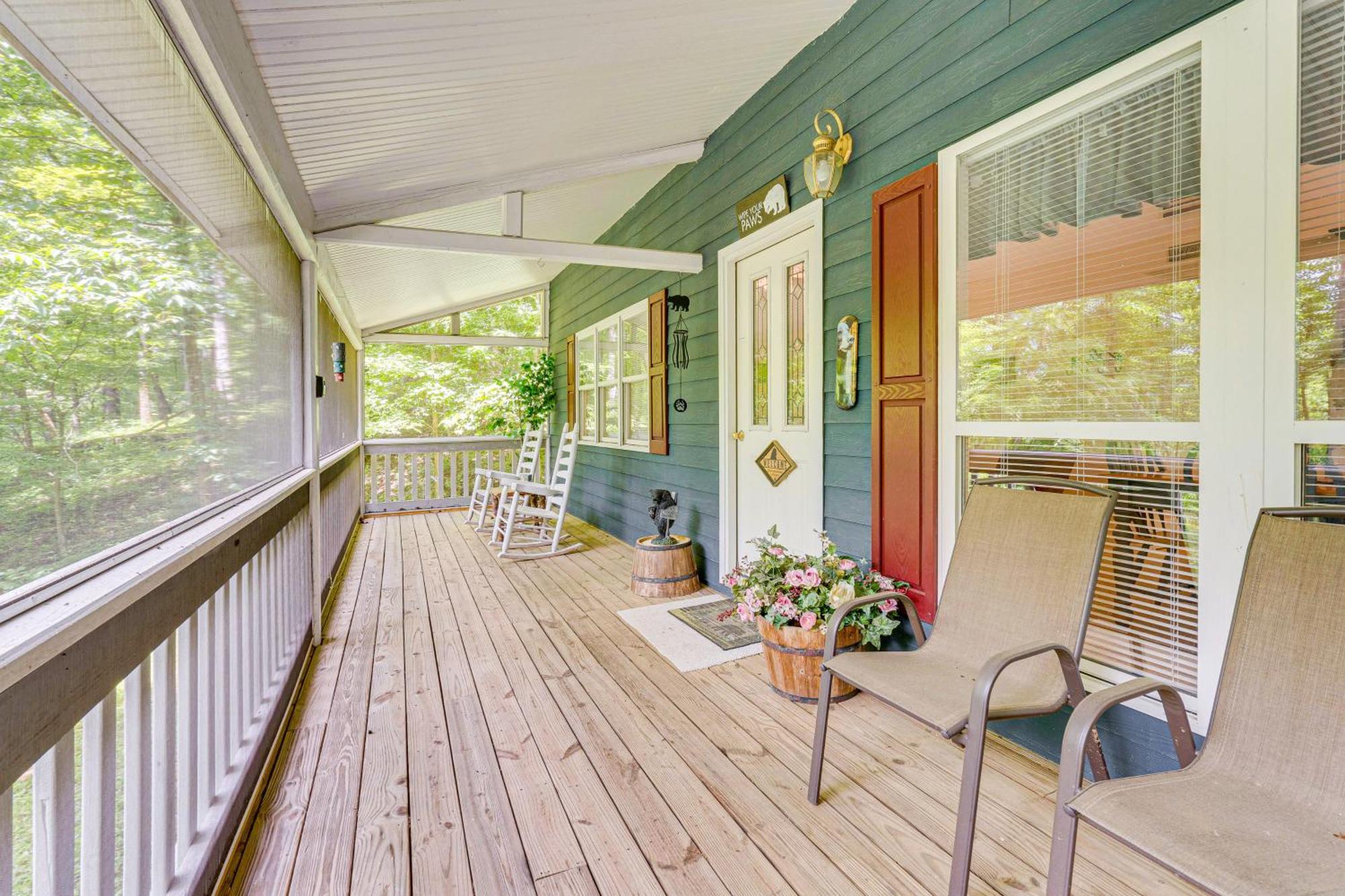 Secluded Cabin With Porch - 7 Miles To Lake Chatuge! Hayesville Luaran gambar