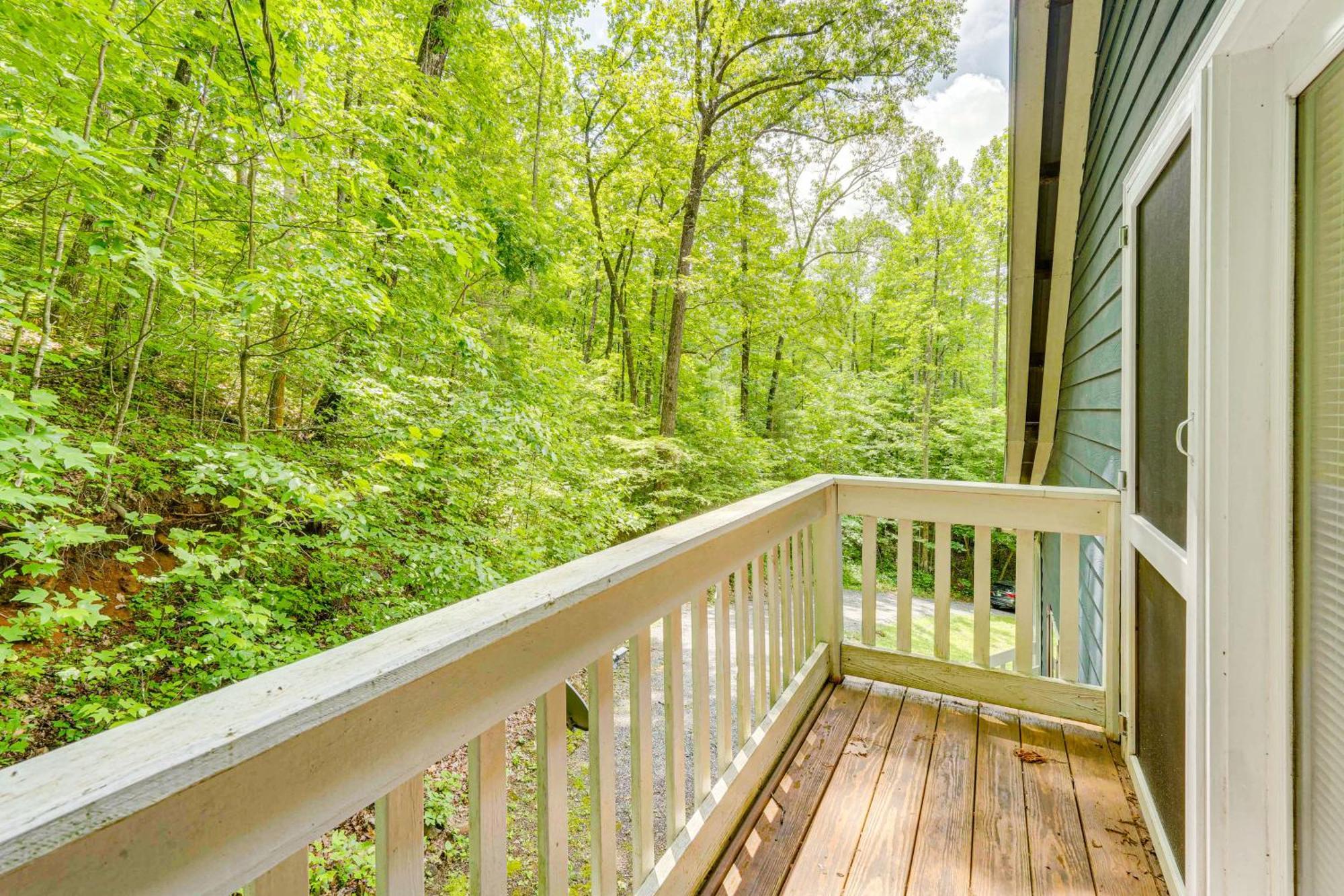 Secluded Cabin With Porch - 7 Miles To Lake Chatuge! Hayesville Luaran gambar